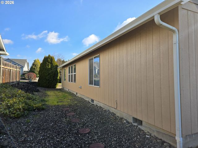 2719 GOLFVIEW Ave, Sutherlin, OR 97479