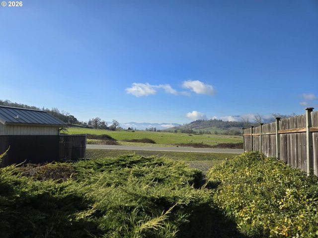 2719 GOLFVIEW Ave, Sutherlin, OR 97479