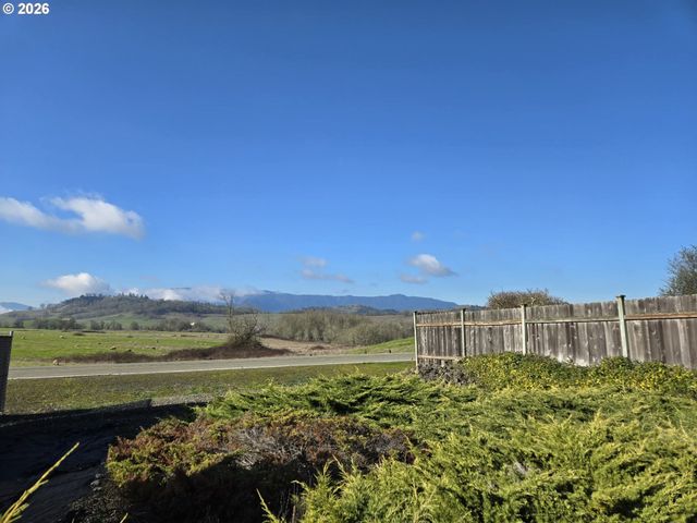 2719 GOLFVIEW Ave, Sutherlin, OR 97479