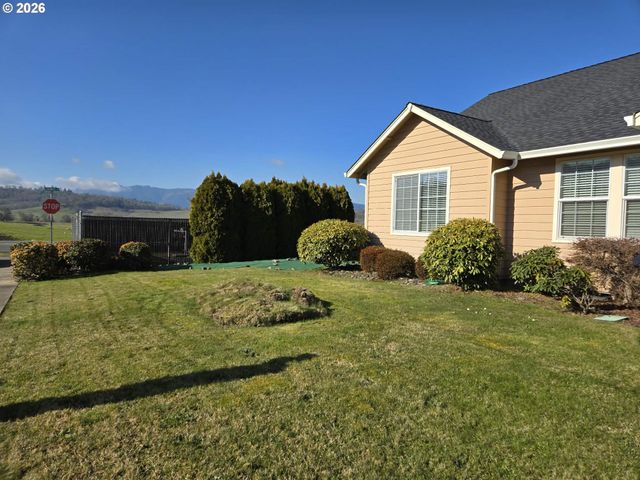 2719 GOLFVIEW Ave, Sutherlin, OR 97479