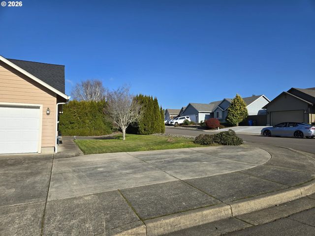 2719 GOLFVIEW Ave, Sutherlin, OR 97479