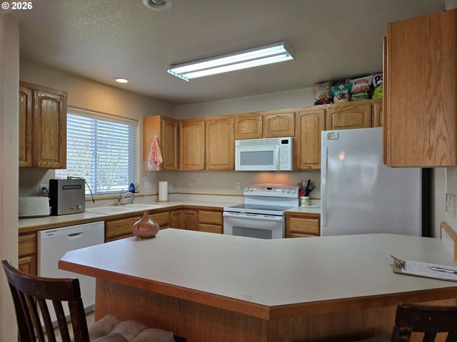 2719 GOLFVIEW Ave, Sutherlin, OR 97479