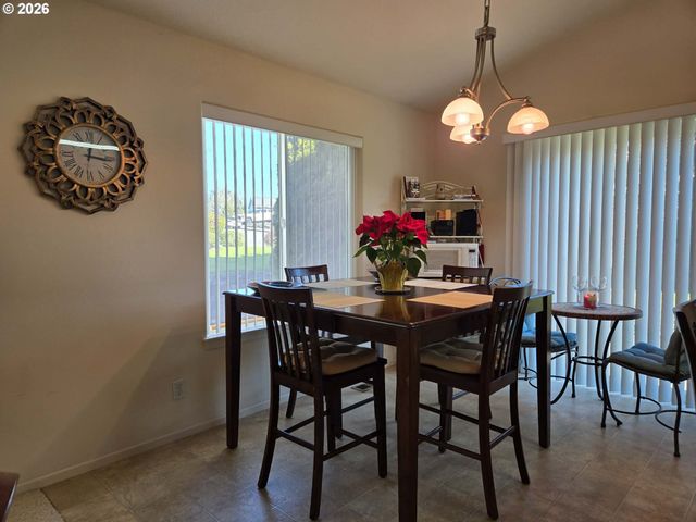 2719 GOLFVIEW Ave, Sutherlin, OR 97479