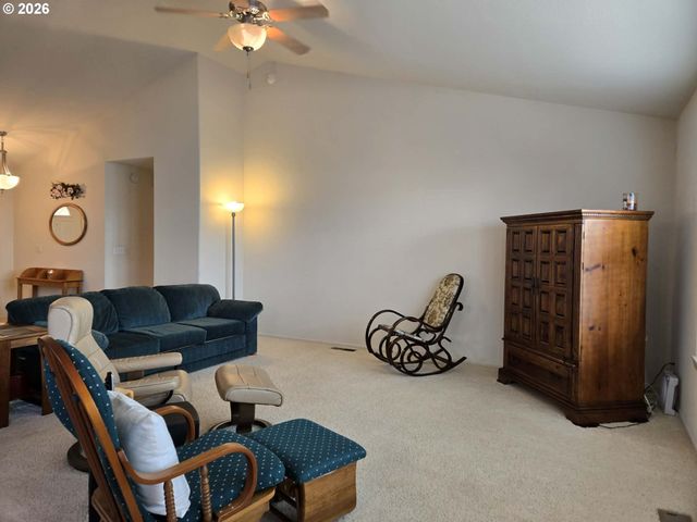 2719 GOLFVIEW Ave, Sutherlin, OR 97479