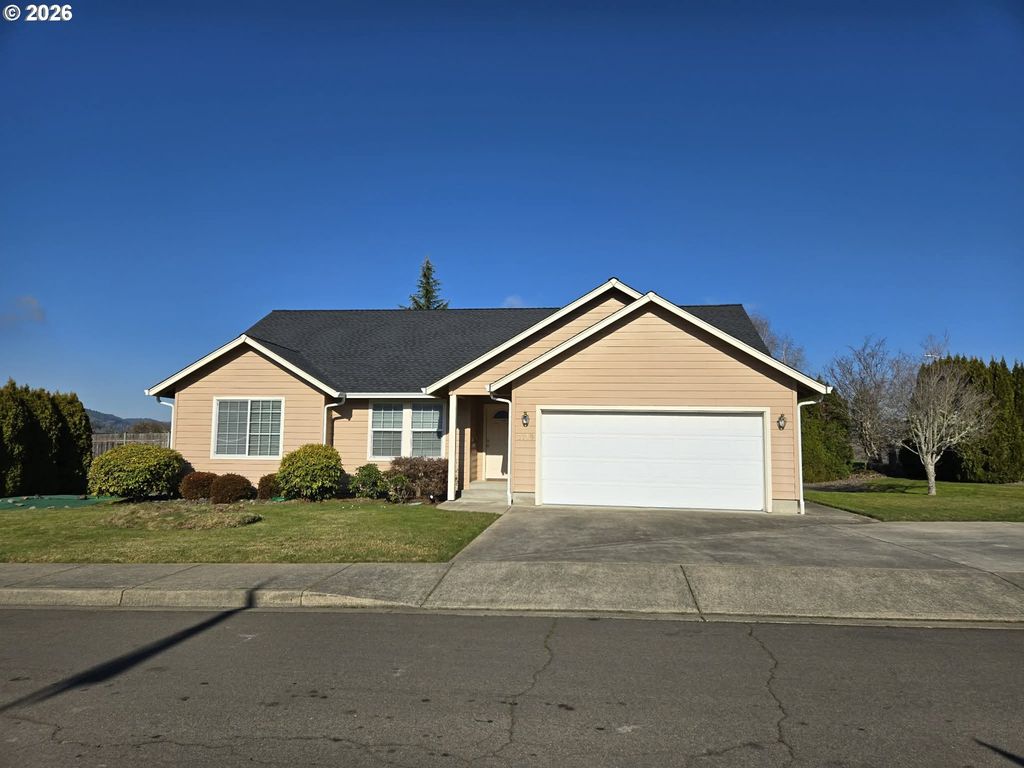 2719 GOLFVIEW Ave, Sutherlin, OR 97479