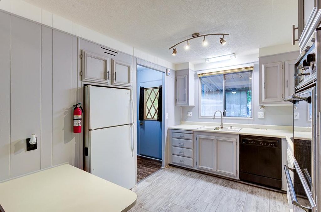 Image 20 of property listing at 9360 N Blackstone Avenue # 153, Fresno, CA 93720