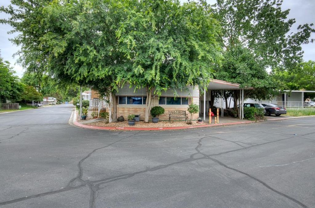 Image 3 of property listing at 9360 N Blackstone Avenue # 153, Fresno, CA 93720