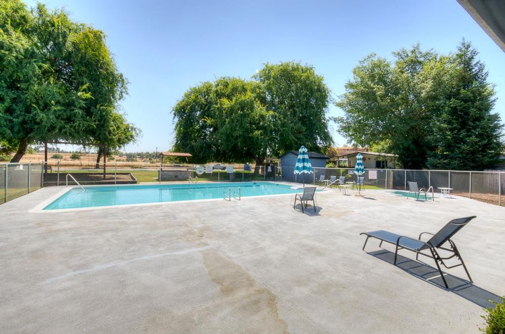 Image 34 of property listing at 9360 N Blackstone Avenue # 153, Fresno, CA 93720
