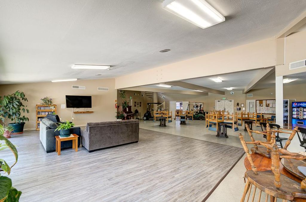 Image 36 of property listing at 9360 N Blackstone Avenue # 153, Fresno, CA 93720