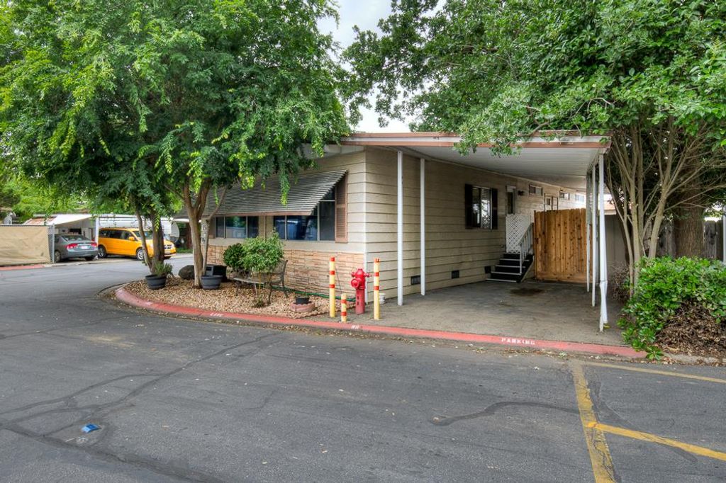 Image 4 of property listing at 9360 N Blackstone Avenue # 153, Fresno, CA 93720
