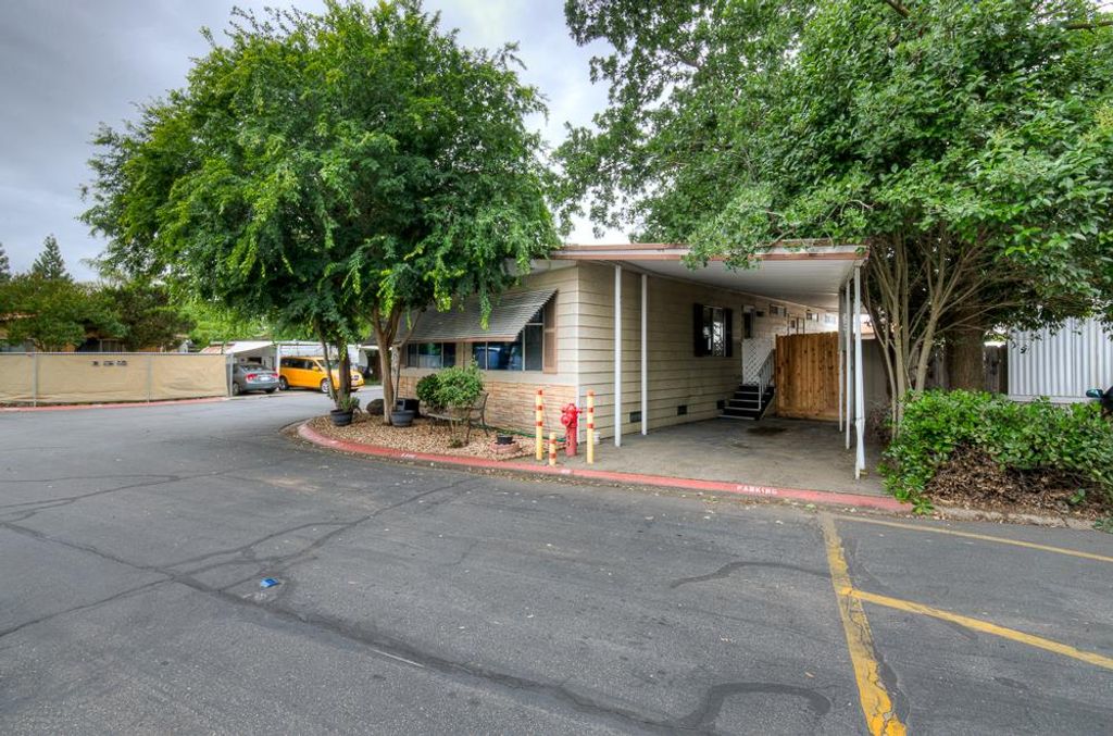 Image 5 of property listing at 9360 N Blackstone Avenue # 153, Fresno, CA 93720