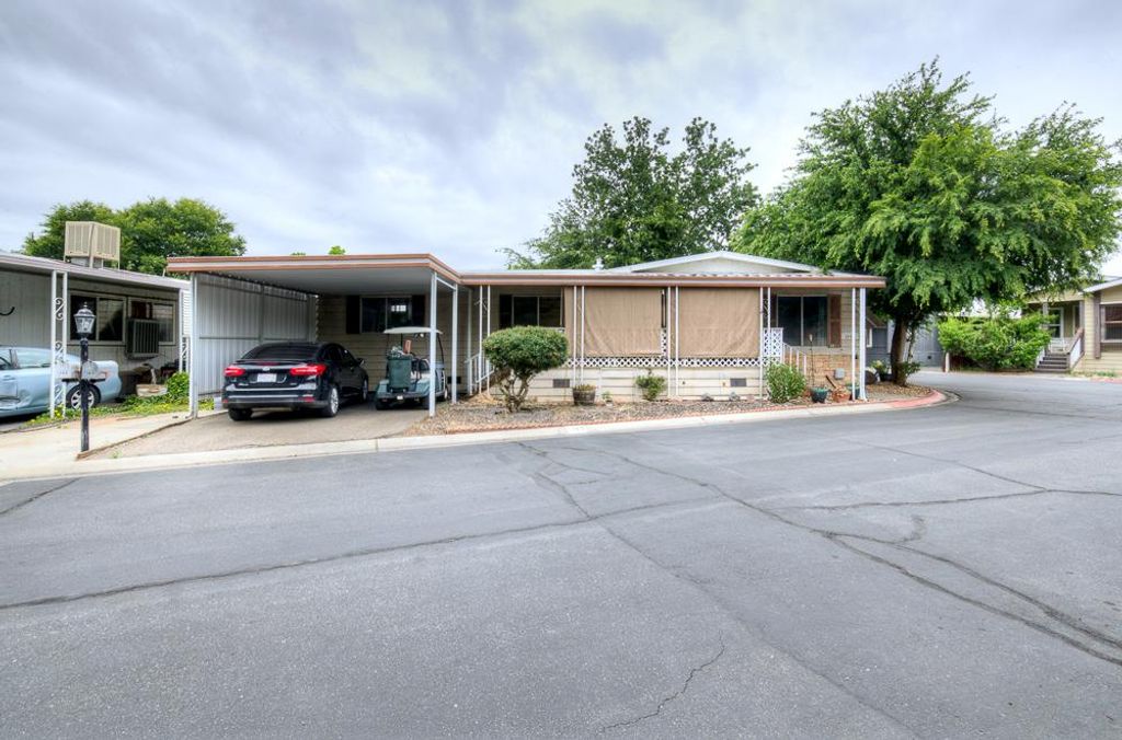 Image 6 of property listing at 9360 N Blackstone Avenue # 153, Fresno, CA 93720