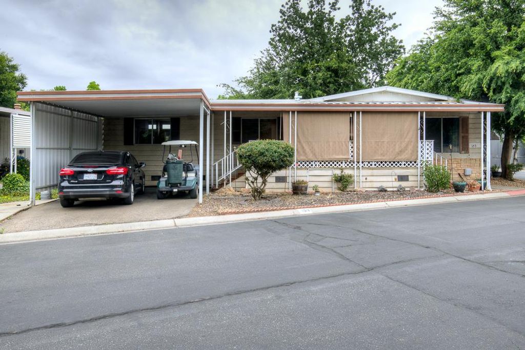 Image 7 of property listing at 9360 N Blackstone Avenue # 153, Fresno, CA 93720