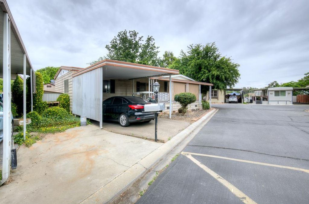 Image 8 of property listing at 9360 N Blackstone Avenue # 153, Fresno, CA 93720