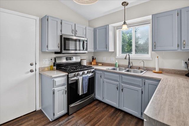 204 Weald Bridge Road, Cottage Grove, WI 53527