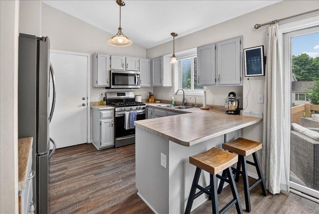 204 Weald Bridge Road, Cottage Grove, WI 53527