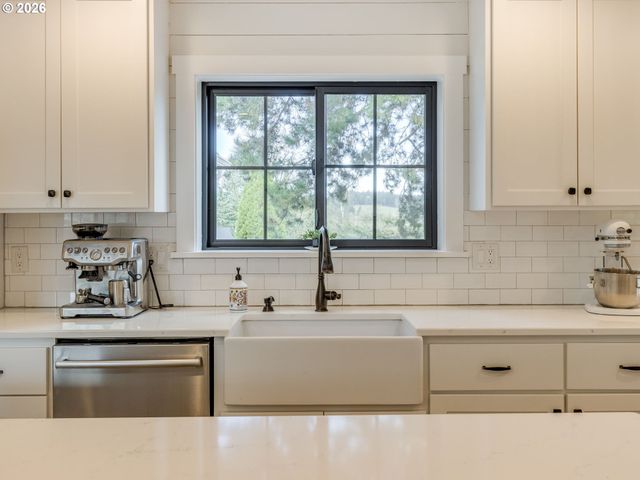 5801 Ne ABBEY Rd, Carlton, OR 97111