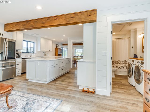 5801 Ne ABBEY Rd, Carlton, OR 97111