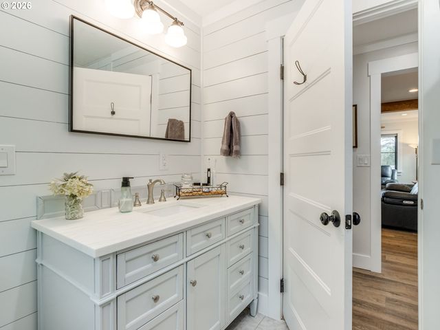 5801 Ne ABBEY Rd, Carlton, OR 97111