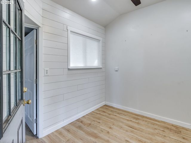 5801 Ne ABBEY Rd, Carlton, OR 97111