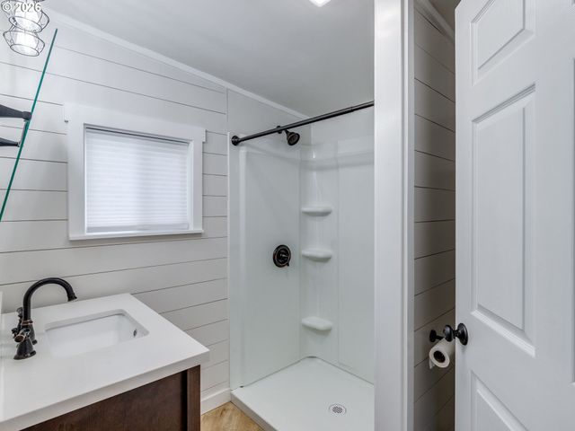 5801 Ne ABBEY Rd, Carlton, OR 97111