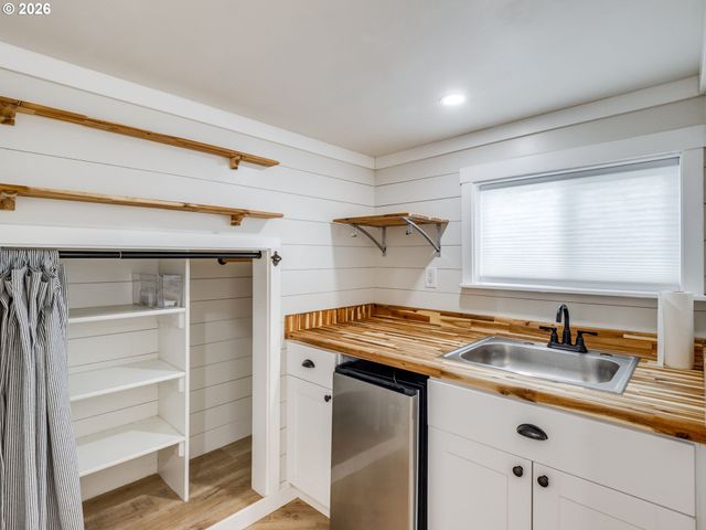 5801 Ne ABBEY Rd, Carlton, OR 97111