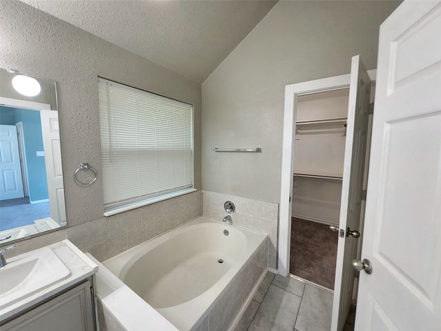 4672 Heatherbrook Lane, Grand Prairie, TX 75052