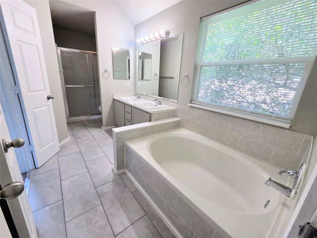 4672 Heatherbrook Lane, Grand Prairie, TX 75052