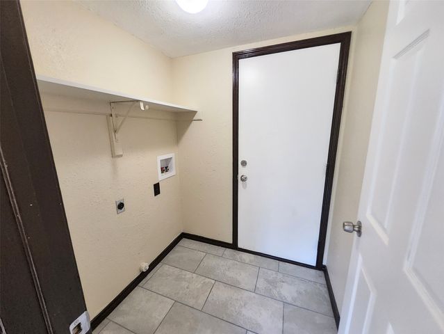 4672 Heatherbrook Lane, Grand Prairie, TX 75052