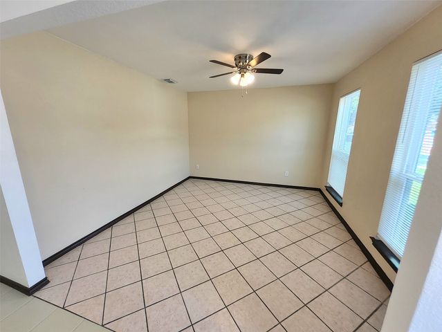 4672 Heatherbrook Lane, Grand Prairie, TX 75052