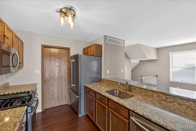 16250 Lea Oak Court, Chesterfield, MO 63017