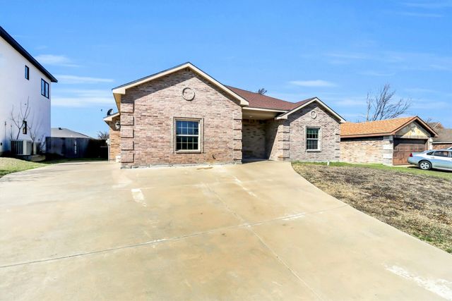 2923 E Pepperidge Drive, Lancaster, TX 75134