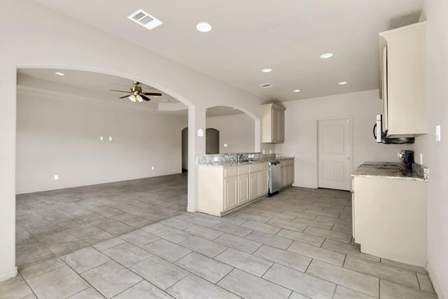 2923 E Pepperidge Drive, Lancaster, TX 75134