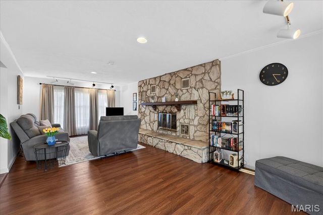 1215 Kostka Lane, Florissant, MO 63031