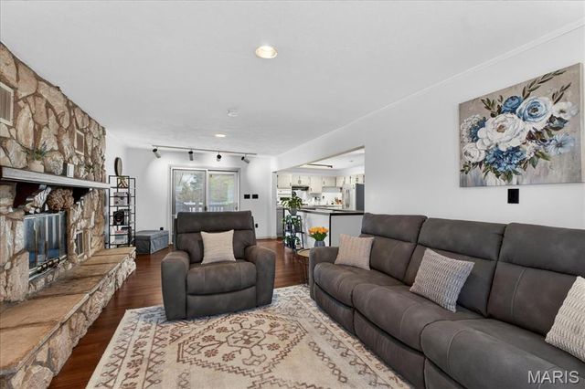 1215 Kostka Lane, Florissant, MO 63031