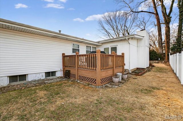 1215 Kostka Lane, Florissant, MO 63031