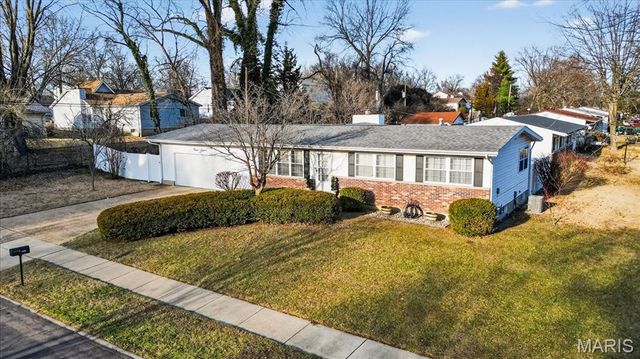1215 Kostka Lane, Florissant, MO 63031