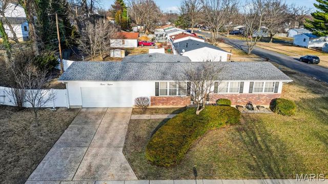 1215 Kostka Lane, Florissant, MO 63031