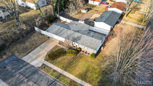 1215 Kostka Lane, Florissant, MO 63031