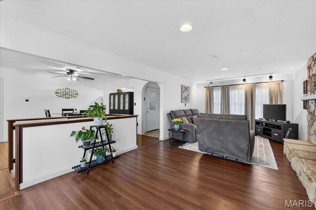 1215 Kostka Lane, Florissant, MO 63031