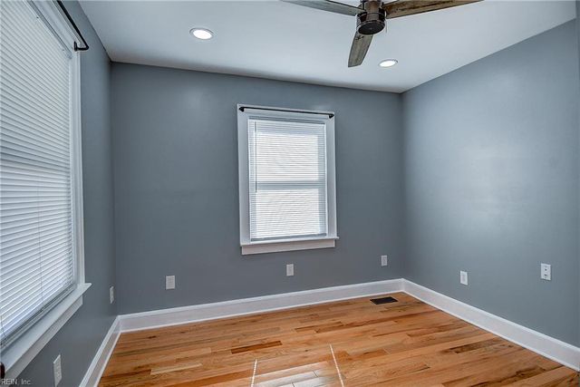 18 Bainbridge AVE, Portsmouth, VA 23702