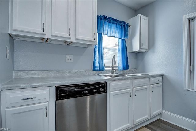 18 Bainbridge AVE, Portsmouth, VA 23702