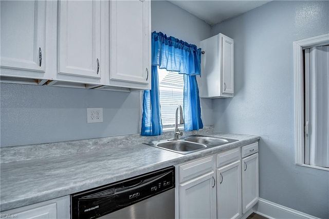 18 Bainbridge AVE, Portsmouth, VA 23702