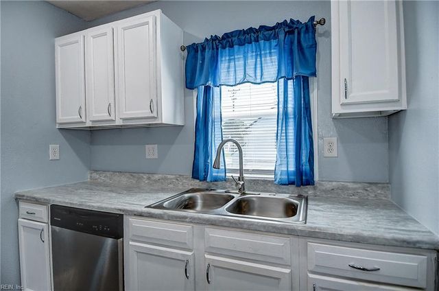 18 Bainbridge AVE, Portsmouth, VA 23702