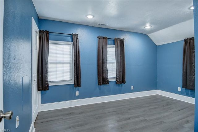 18 Bainbridge AVE, Portsmouth, VA 23702