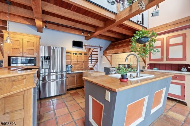 39 Dreahook Rd, Branchburg Twp., NJ 08876