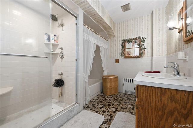 15 May Court, Rockville Centre, NY 11570