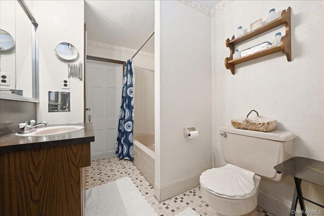 15 May Court, Rockville Centre, NY 11570