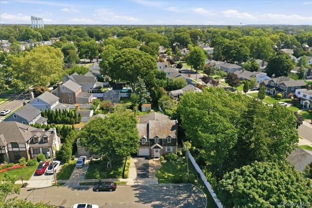 15 May Court, Rockville Centre, NY 11570