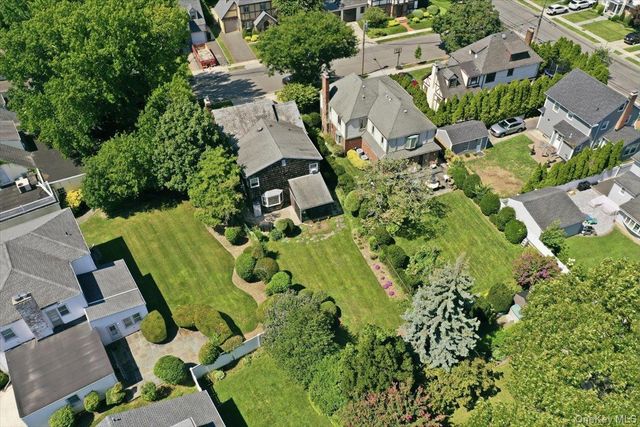 15 May Court, Rockville Centre, NY 11570